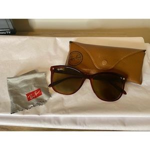 Brown Wayfarer Ray-Ban Sunglasses